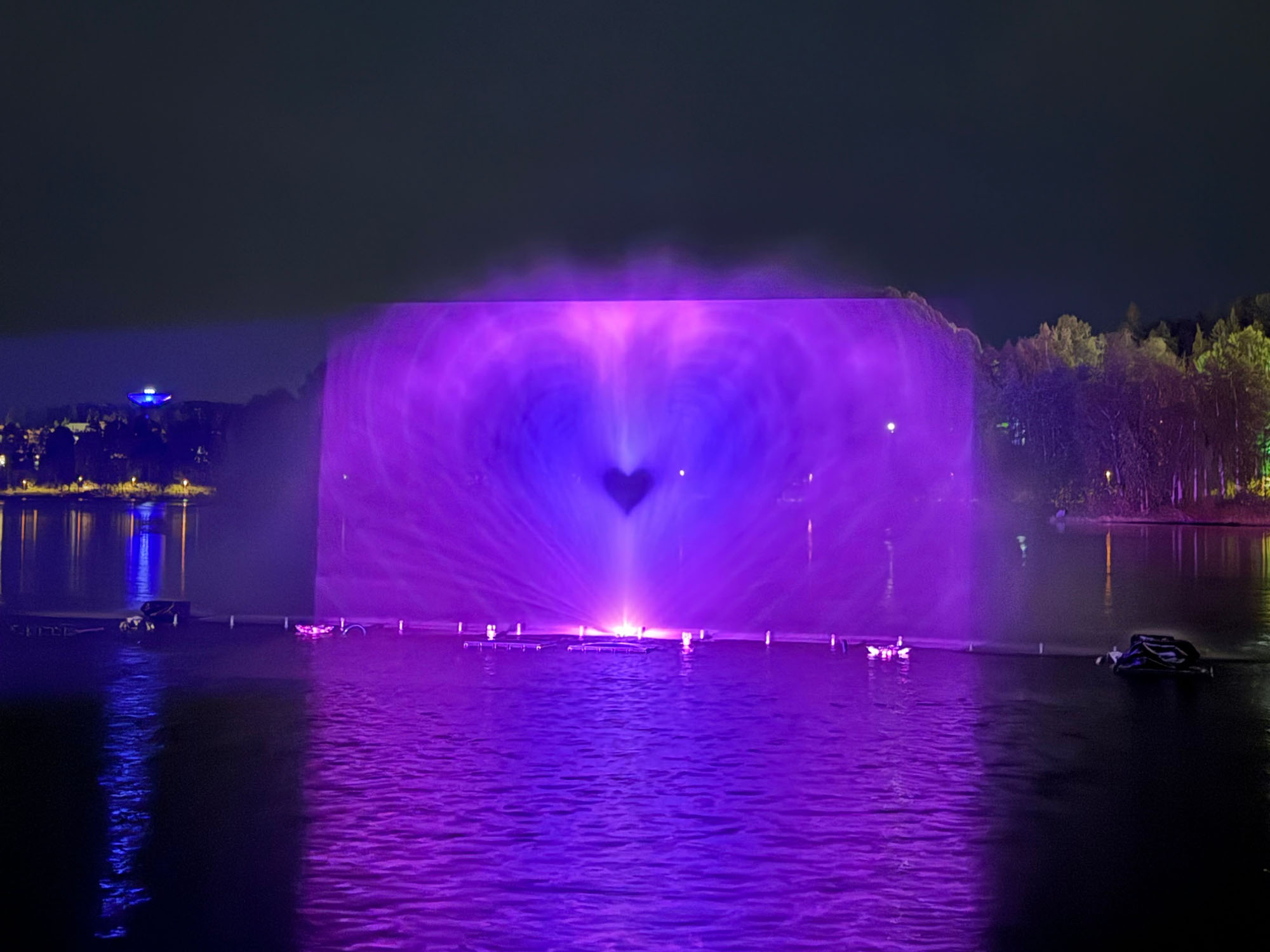 Twilight Magic – waterscreen Jyväsjärvellä